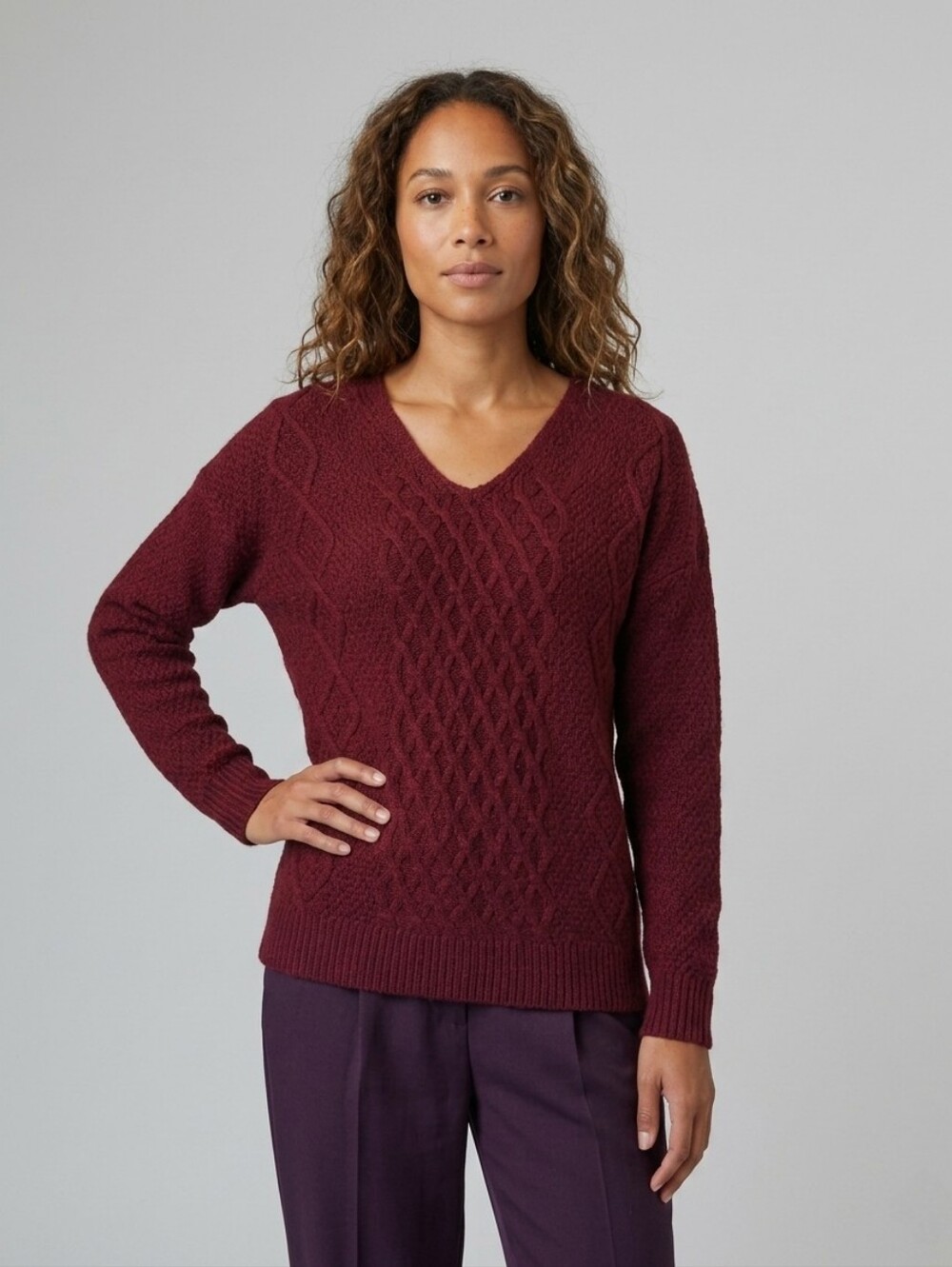 Suzy Shier Women's Burgundy Oversized V-neck Cable Knit Sweater